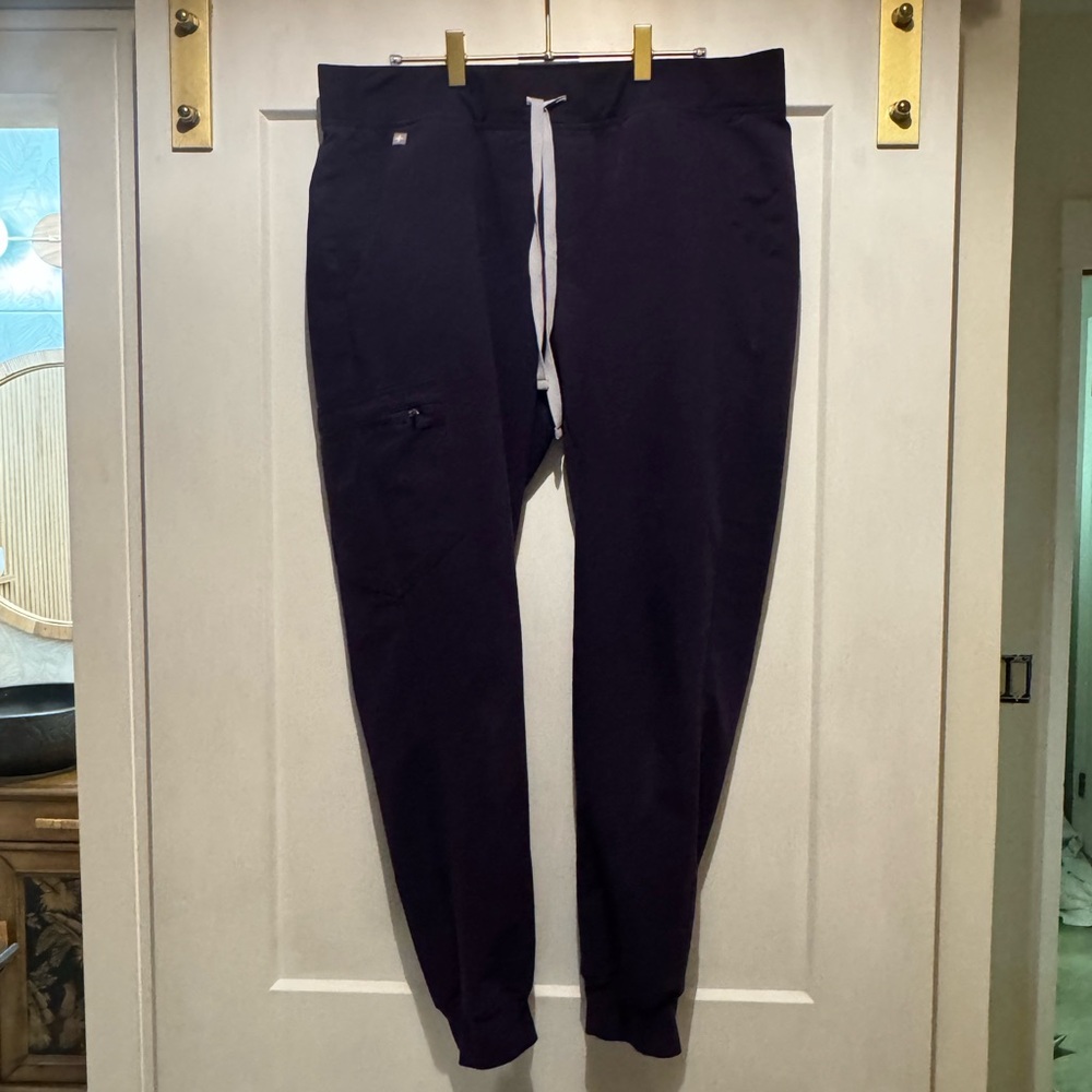Figs XL Zamora joggers Purple Jam